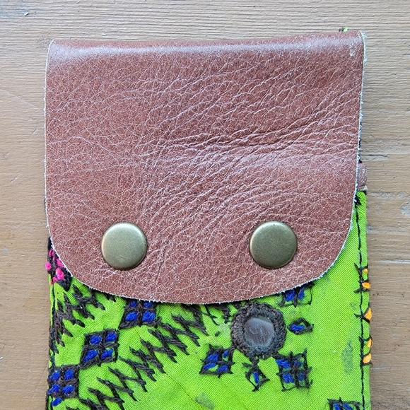 🌎👽 Free People Boho Embroidered Repurposed vtg banjara hippie Wallet card case - Picture 8 of 16